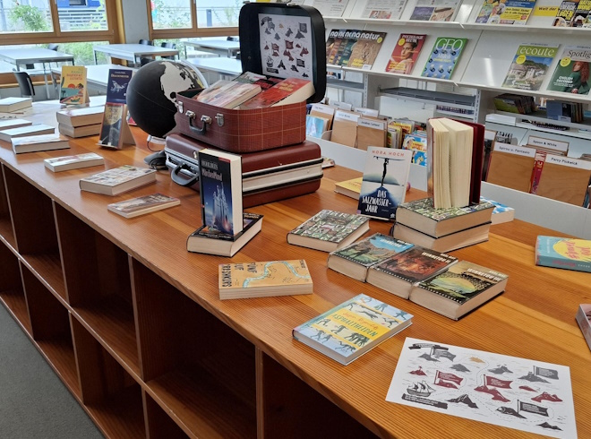 B&uuml;chertisch
